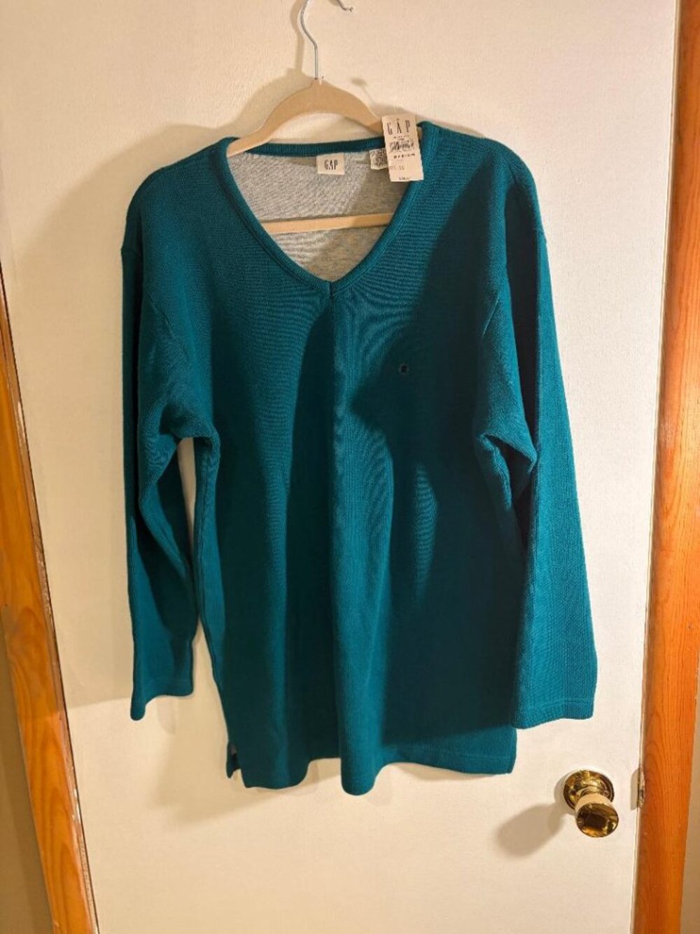 Woman's Gap V Neck size medium